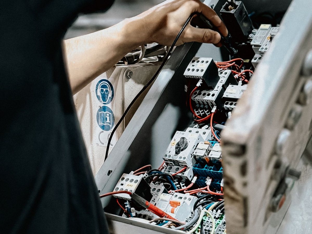 Électricité - ET2S, électricien à Briatexte